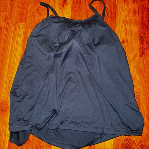 32 Degrees Cool Black and Navy Blue Bra Tank Top Bundle - Picture 4 of 8